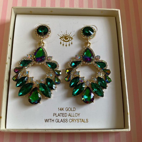🎄Green crystal statement earrings by eye candy💚 - Picture 3 of 7